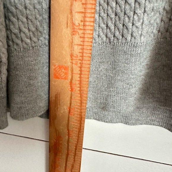 WEWOREWHAT XL/XXL Varsity woman grey cable knit soft quiet luxury cardigan - Picture 15 of 16